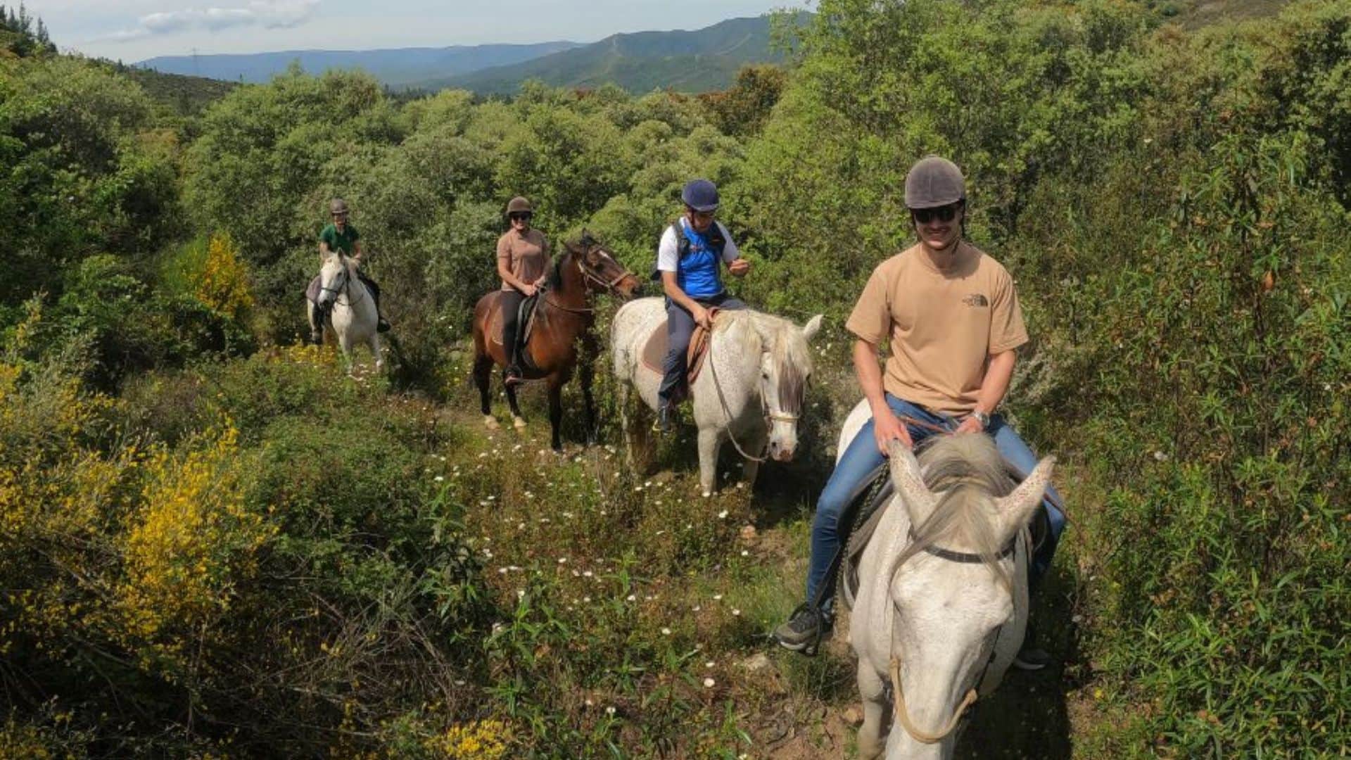 grupo en Las Médulas a caballo